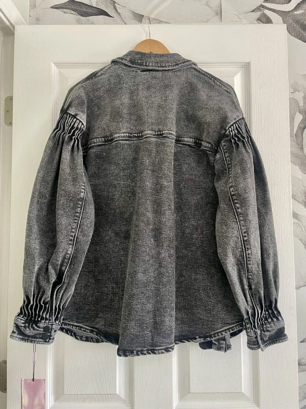 Avec Les Filles Ruched Sleeve Denim Jacket – Black Acid Wash (Size M) - Picture 6 of 8